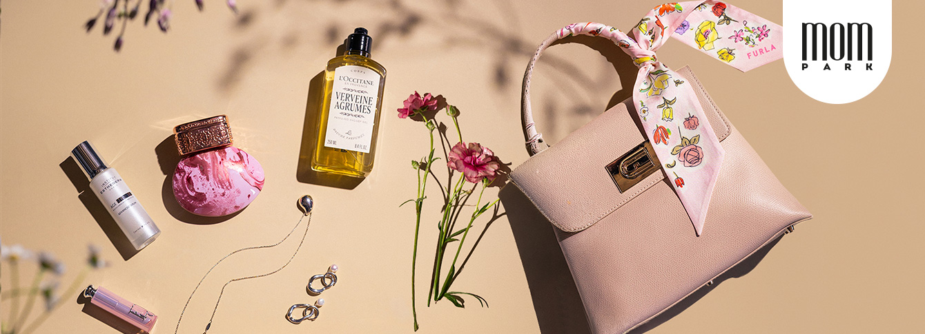 Must-Haves for Every Woman’s Bag